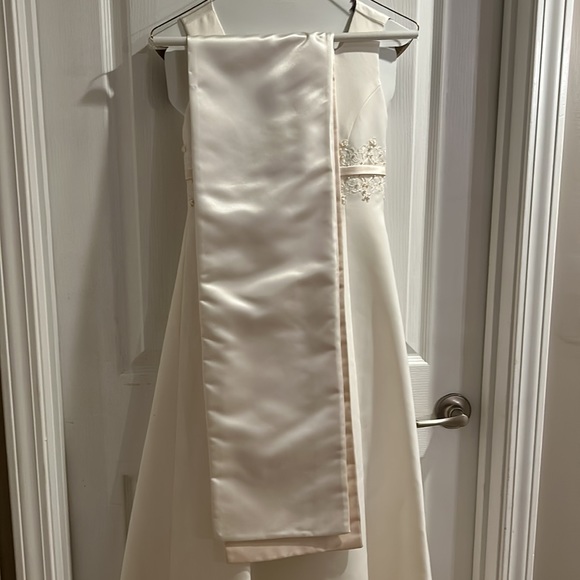 Michelangelo formal dress in off white winter white with stole wrap. - Picture 7 of 13